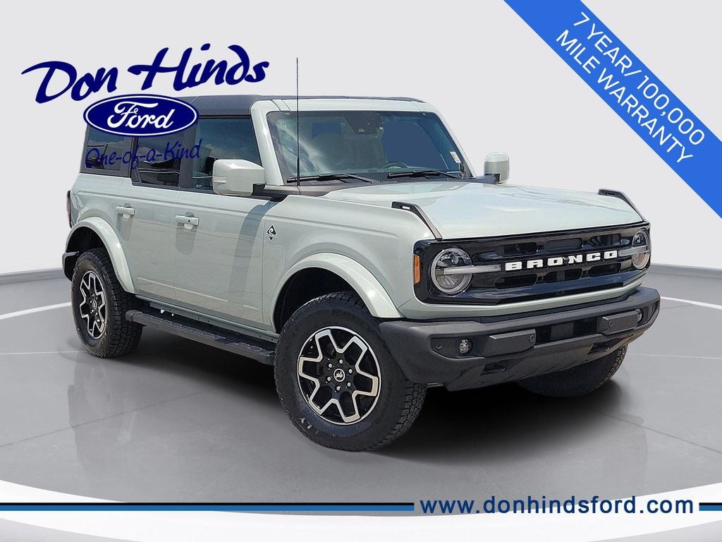 2023 Ford Bronco Outer Banks in Cactus Gray — front three-quarter view